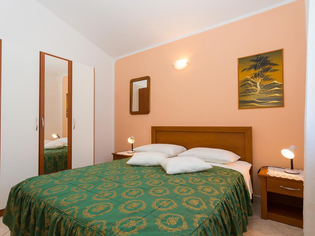 Apartments Graziella Πόρετς Εξωτερικό φωτογραφία